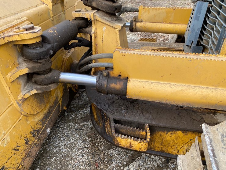 2005-deere-700h-image-35