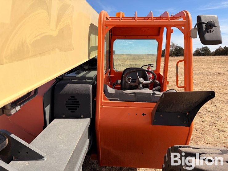 2012-jlg-g9-43a-image-12