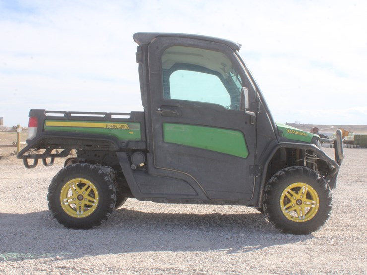 2019-john-deere-gator-image-6