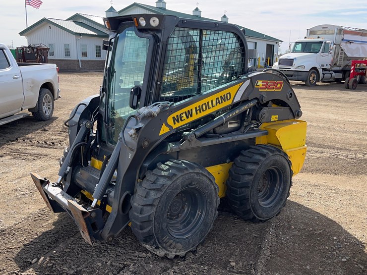 new-holland-l320-image-5