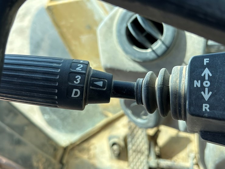 2010-deere-544k-image-77