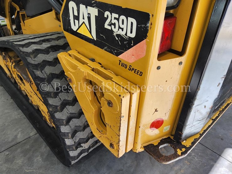2016-caterpillar-259d-image-12