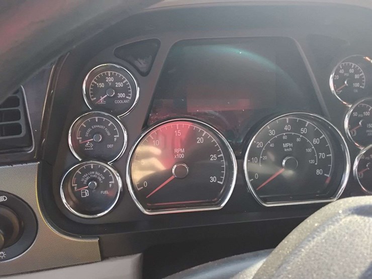 2019-peterbilt-579-image-35