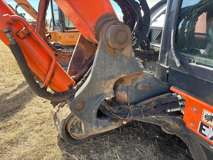 hitachi-60d-hydraulic-excavator-image-9