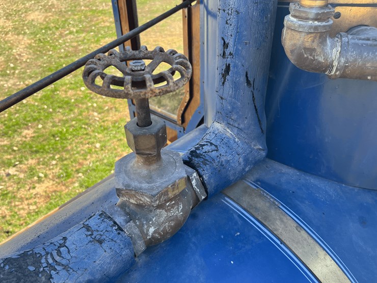 frick-steam-locomotive-with-track-image-82