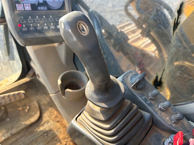 2006-deere-650d-lc-image-51