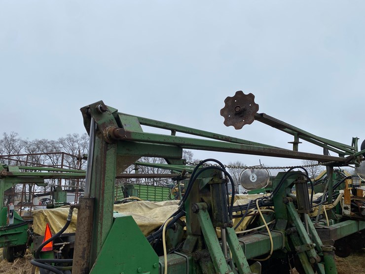 kinze-24-row-planter-image-38