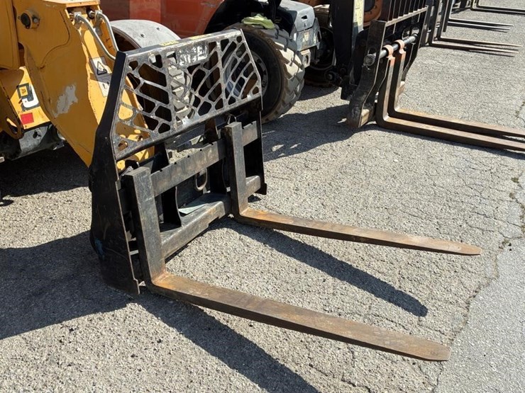 2015-jcb-525-image-6