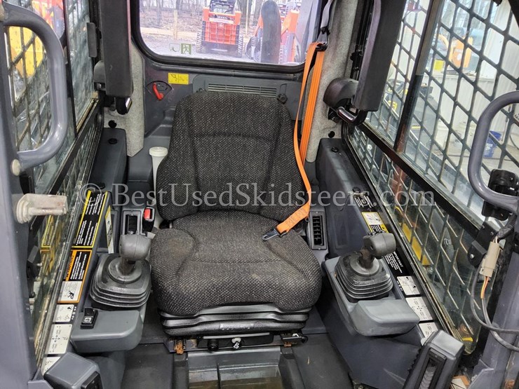 2019-deere-325g-image-31