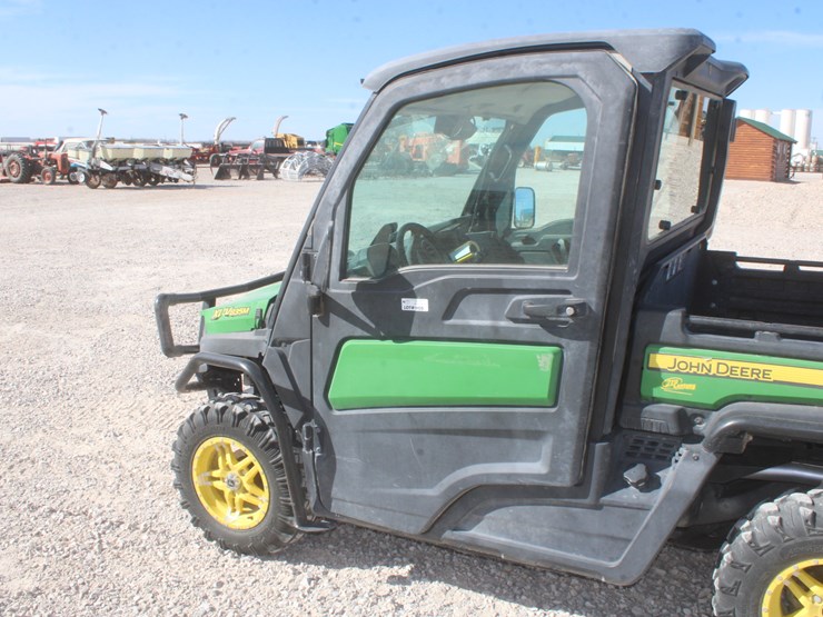 2019-john-deere-gator-image-13