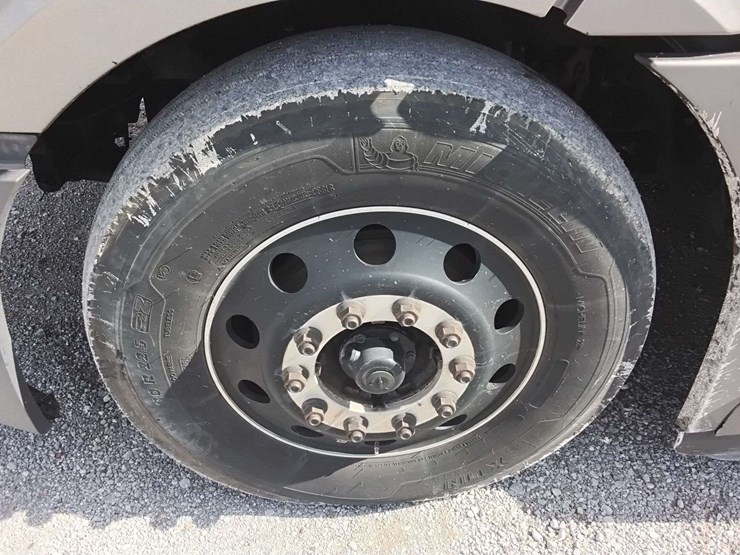 2020-freightliner-cascadia-126-image-50