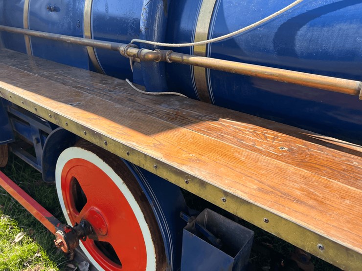 frick-steam-locomotive-with-track-image-101