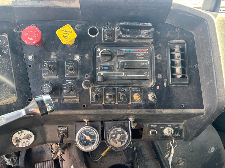 1996-volvo-aero-semi-image-12