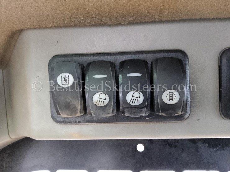 2019-caterpillar-249d-image-9