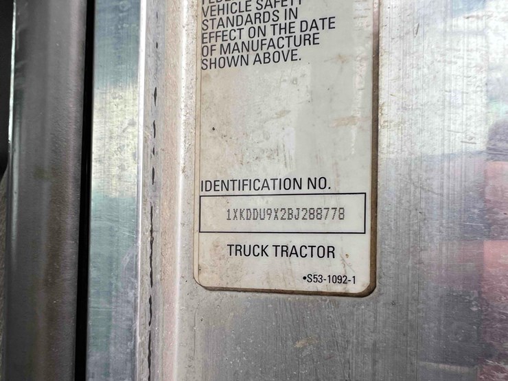 2010-kenworth-t800-image-18