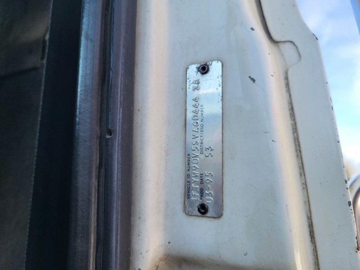 1995-ford-l9000-tandem-axle-day-cab-semi-image-52