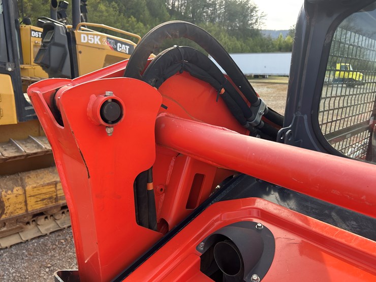 2023-kubota-svl65-2-image-31