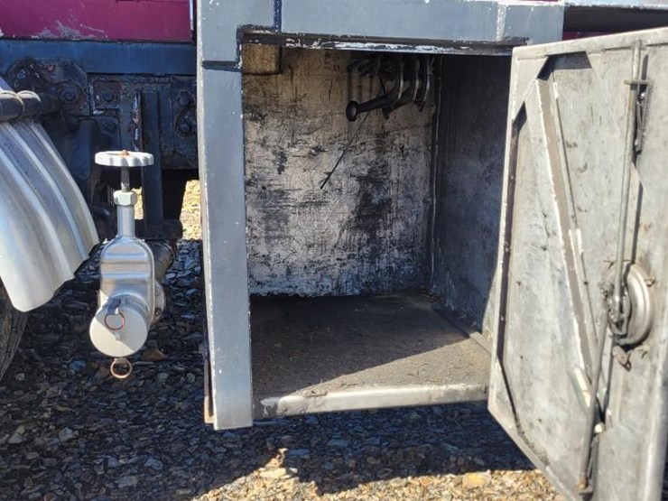 1993-peterbilt-377-image-14