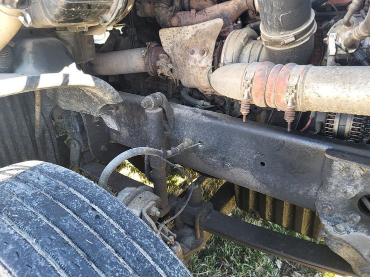 2013-freightliner-ca125dc-tandem-axle-day-cab-semi-image-75