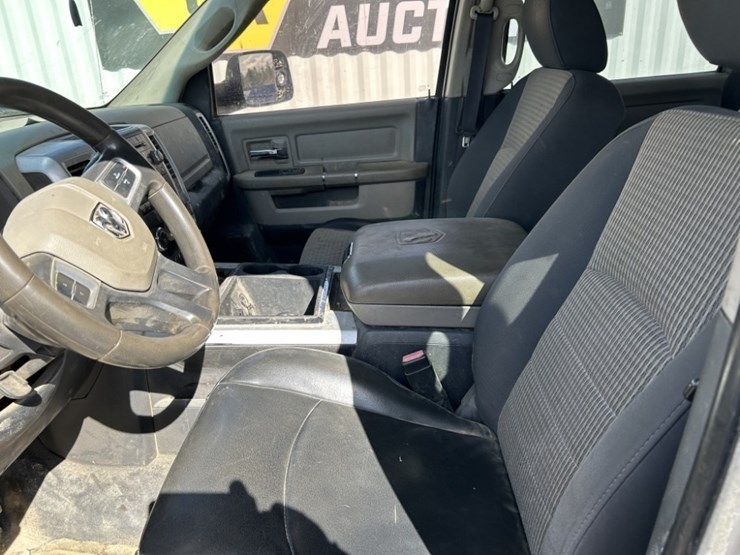 2010-dodge-ram-3500-image-19