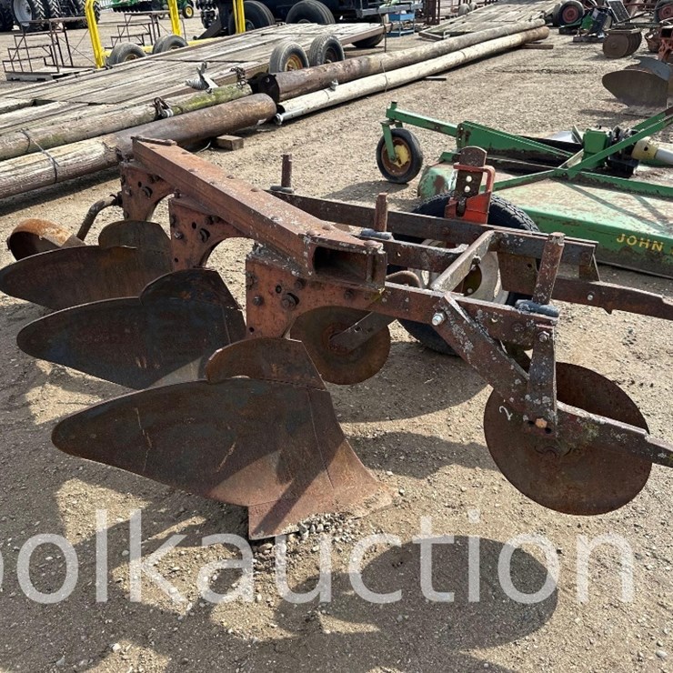 1842 - 3 BTM FAST HITCH PLOW