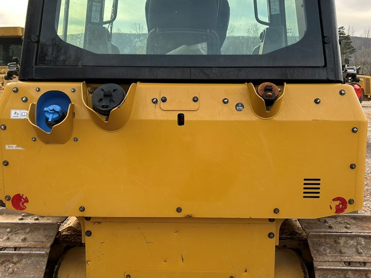 2023-caterpillar-d1-image-36