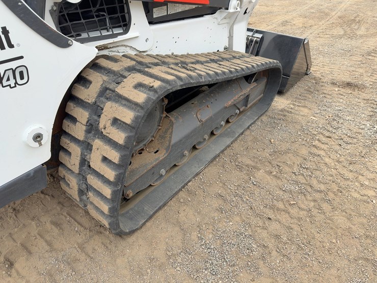 2020-bobcat-t740-image-14