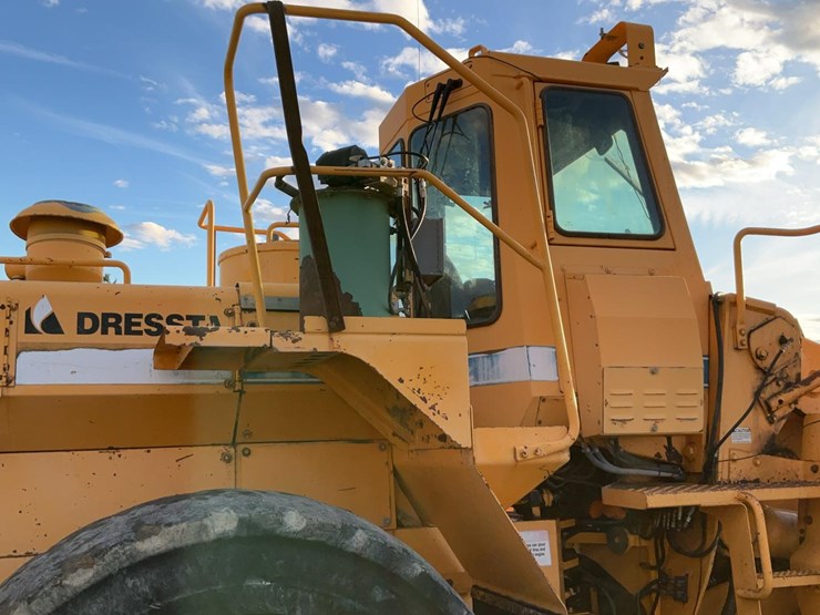 #300-•-2004-dressta-555b-wheel-loader-image-41