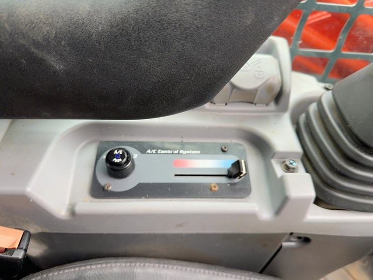 2021-kubota-svl97-2-image-22