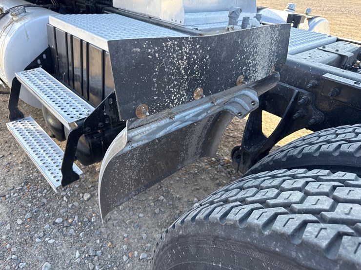 2011-international-prostar-image-17