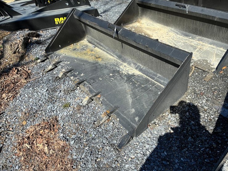 wildcat-78"-skid-steer-tooth-bucket-image-2