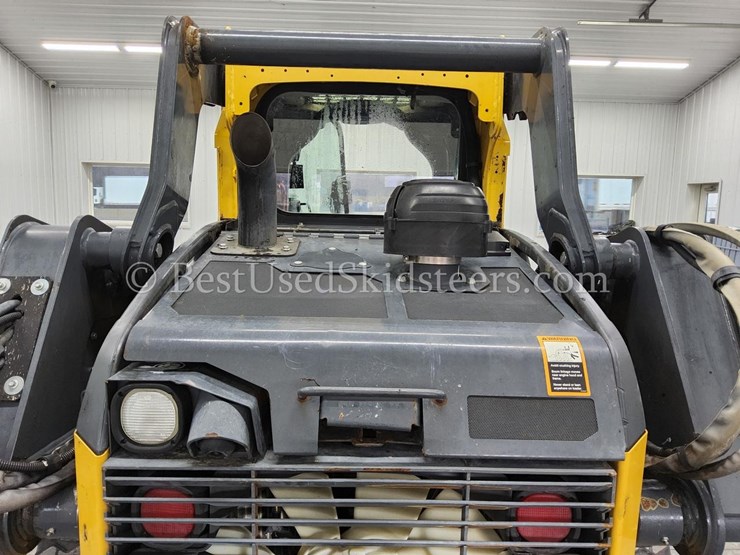 2023-deere-325g-image-34