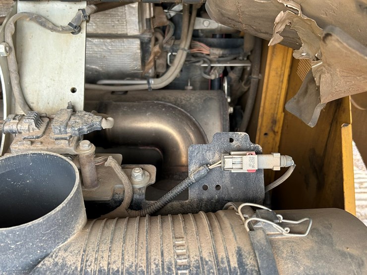 2011-deere-333g-image-30