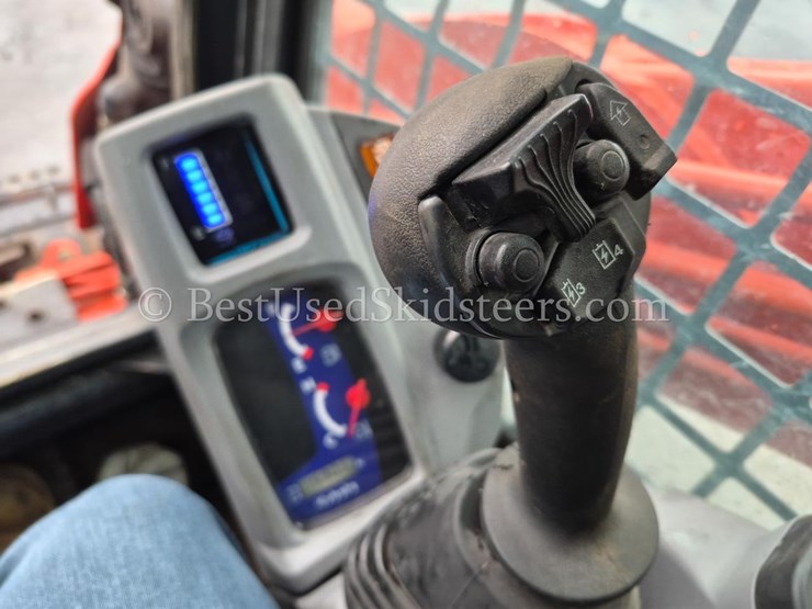 2023-kubota-svl97-2-image-12