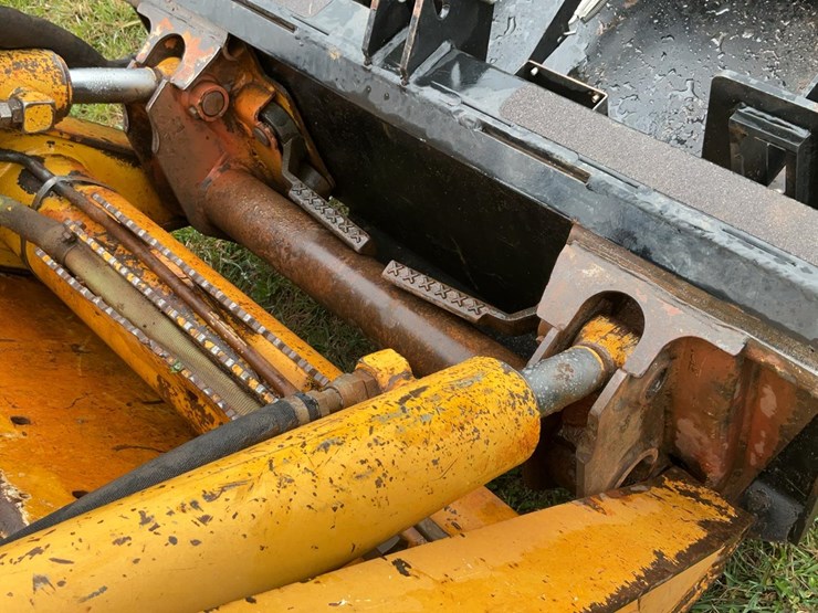 2003-deere-ct332-image-47