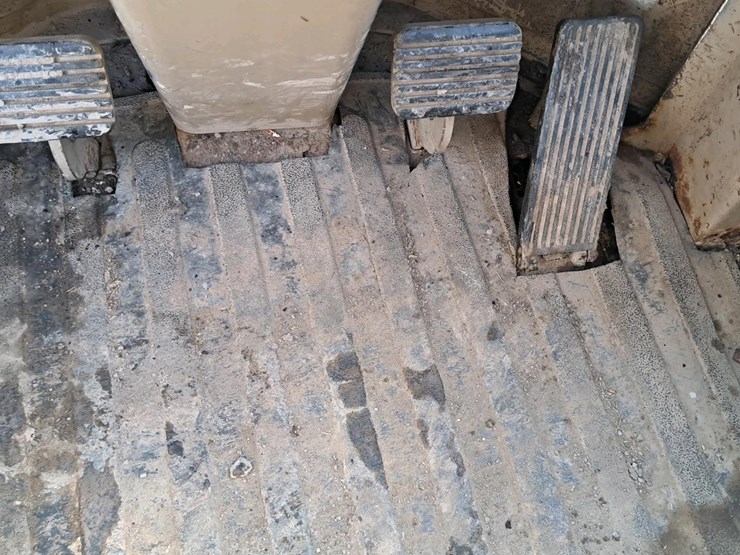 2001-deere-244h-image-19