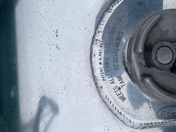 2002-peterbilt-379-image-34