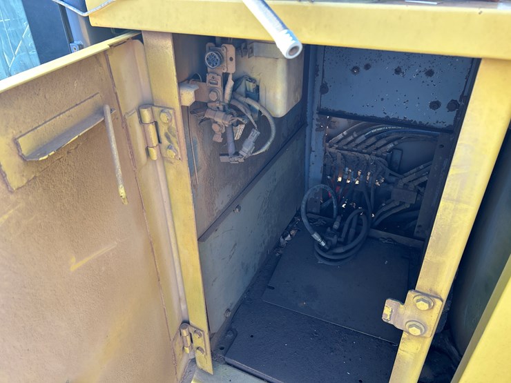 2006-deere-650d-lc-image-29