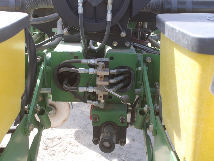john-deere-7200-image-40