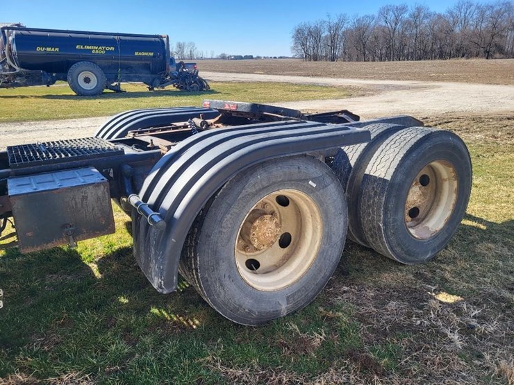 1995-ford-l9000-tandem-axle-day-cab-semi-image-6