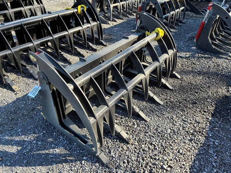 wildcat-68"-heavy-duty-skid-steer-root-rake-grapple-image-1