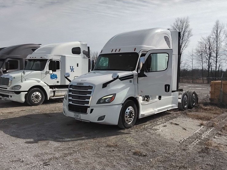 2019-freightliner-cascadia-126-image-28