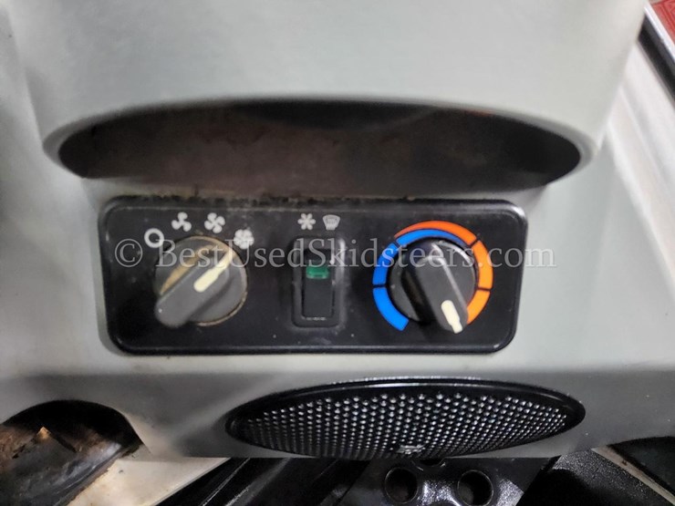 2020-bobcat-t770-image-24