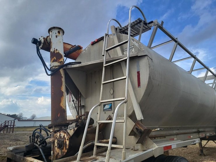 1996-warren-tandem-axle-feed-semi-trailer-image-32