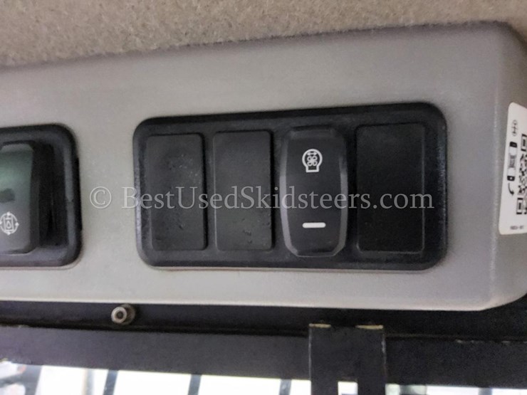 2020-caterpillar-299d3-image-31