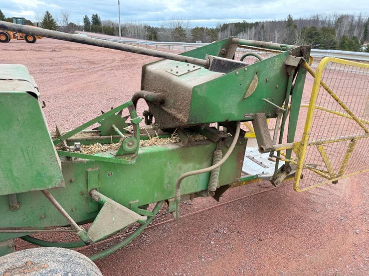 john-deere-336-image-9