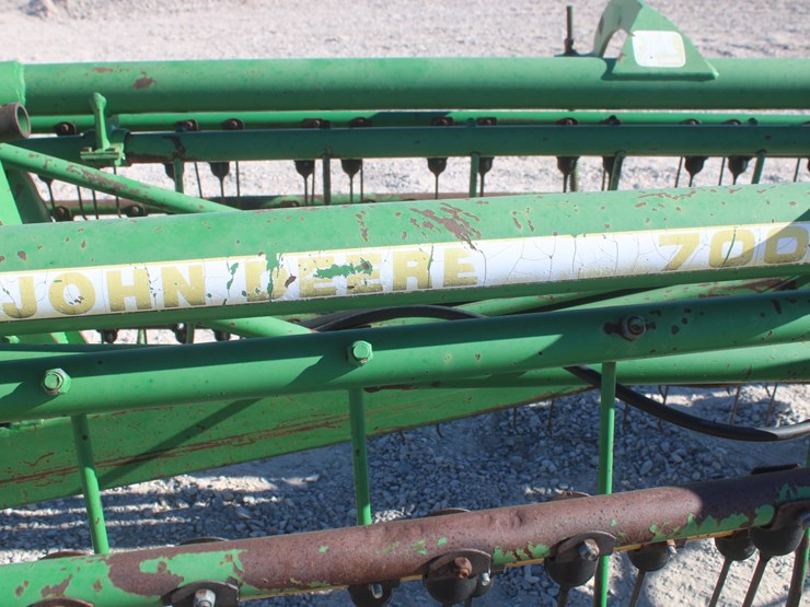 john-deere-700-image-32