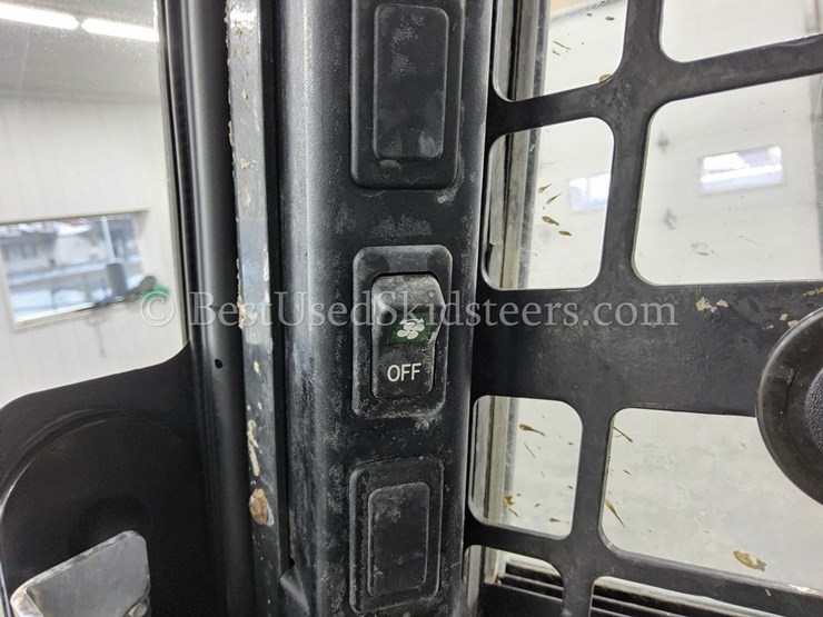 2023-bobcat-t770-image-27