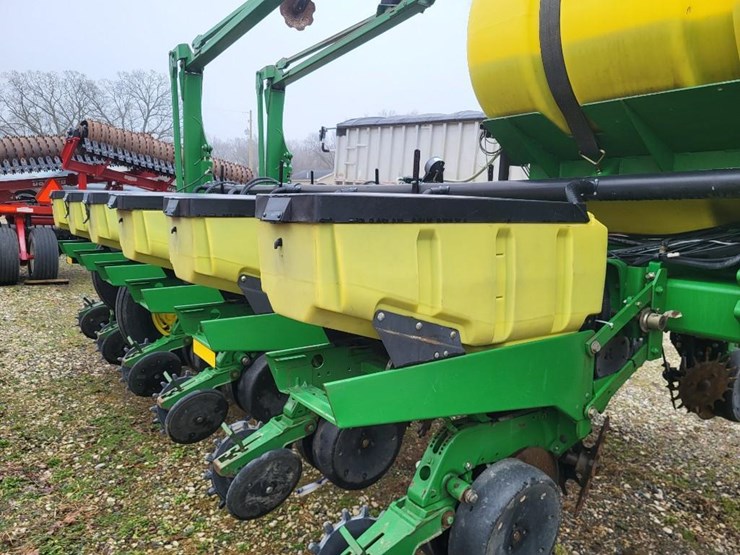 2010-john-deere-1770nt-image-30
