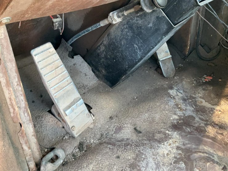 #300-•-2004-dressta-555b-wheel-loader-image-24